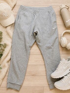 Nike Men’s XL Gray Fleece Jogger Sweatpants Swoosh Athletic Lounge Pants